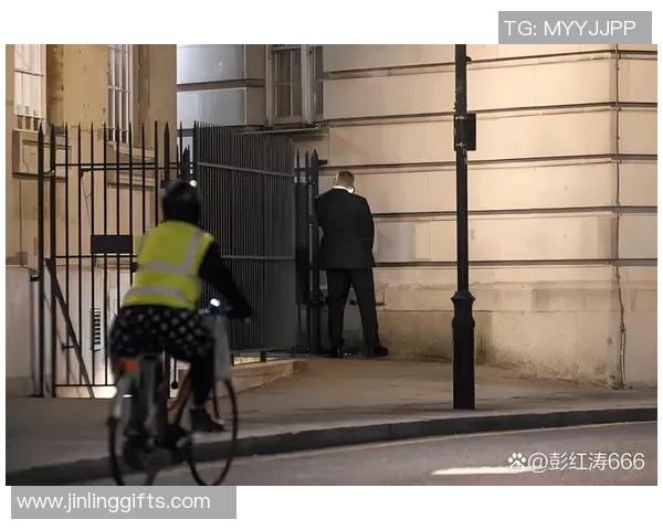 足球明星街头冲突事件曝光引发热议背后真相揭秘