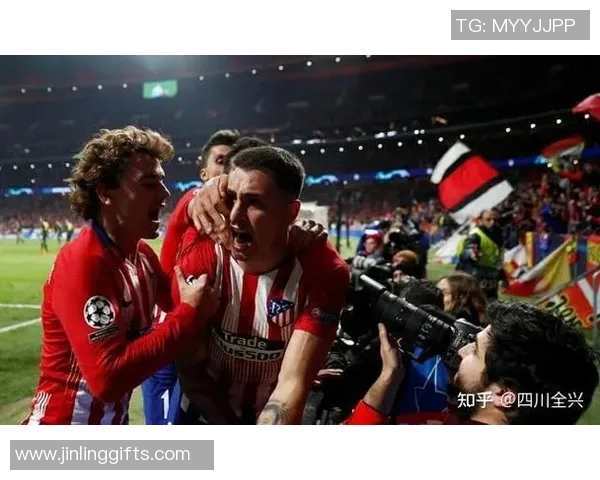 足球明星高清横屏照片展现运动魅力与激情瞬间的完美结合